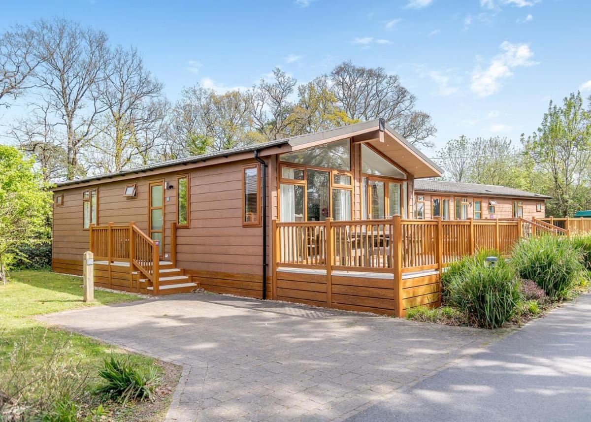 Wareham Forest Lodge Retreat Lytchett Minster Exterior foto